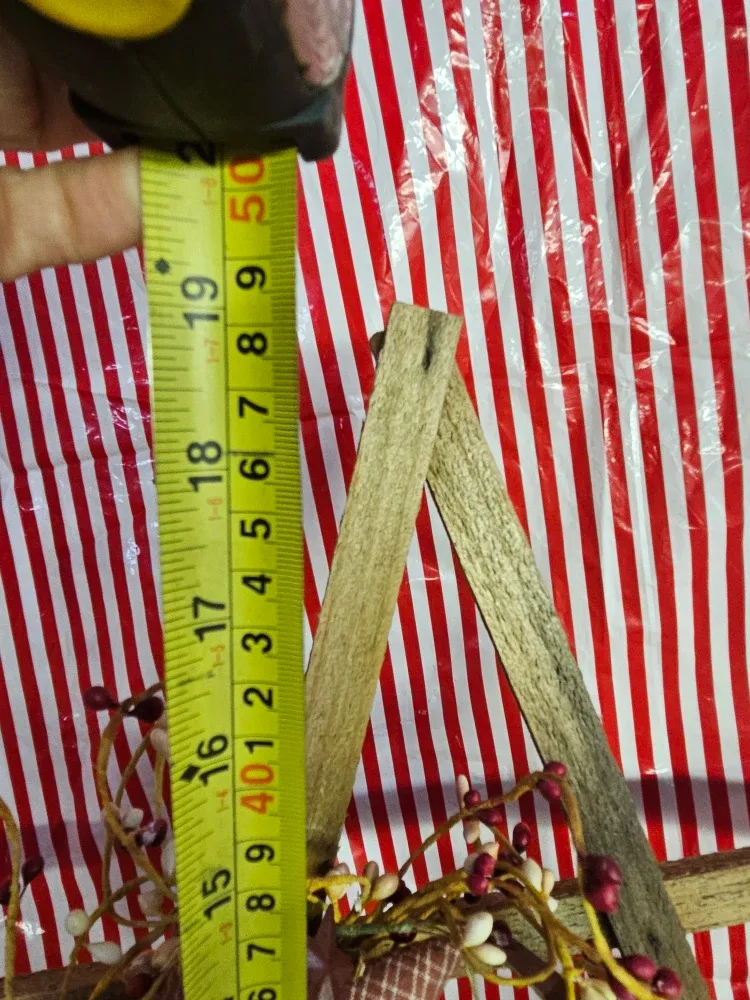 Rustic Metal Christmas Tree & Wooden Star Decor image indicator(4)