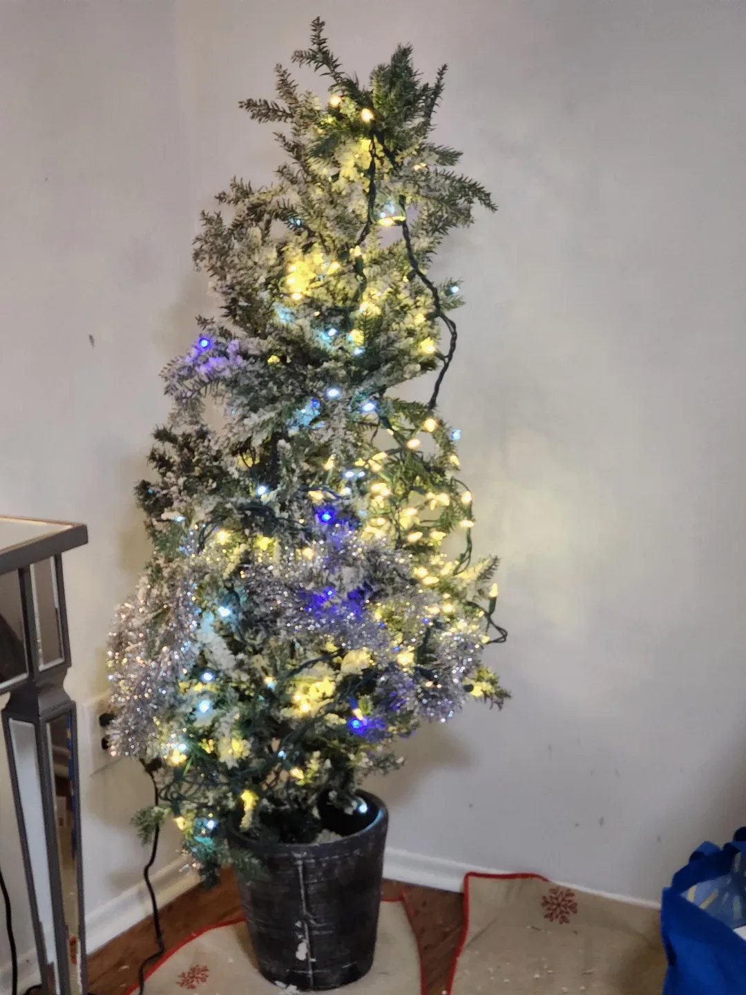 Pre-lit Christmas Tree with Stand image indicator(2)