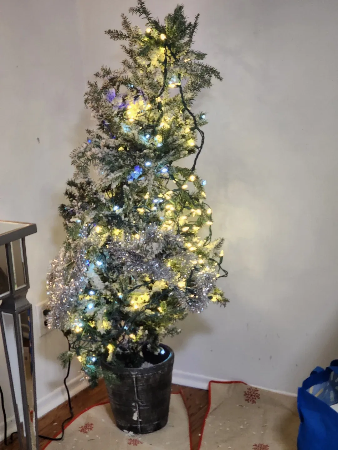 Pre-lit Christmas Tree with Stand image indicator(3)