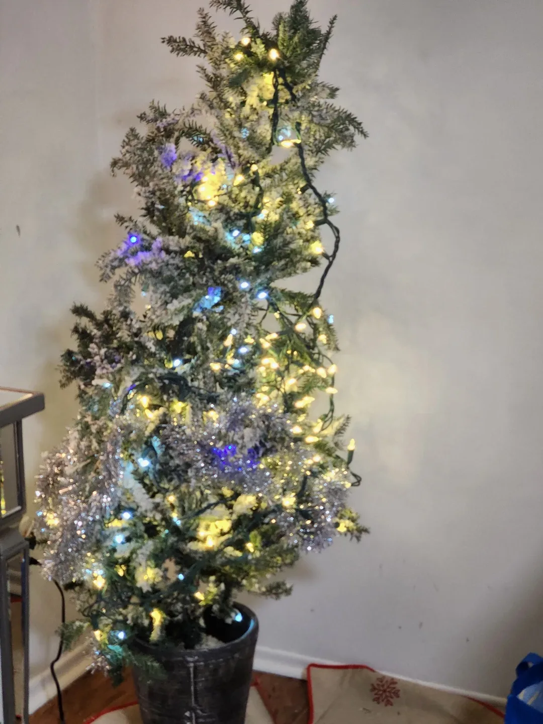 Pre-lit Christmas Tree with Stand image indicator(6)