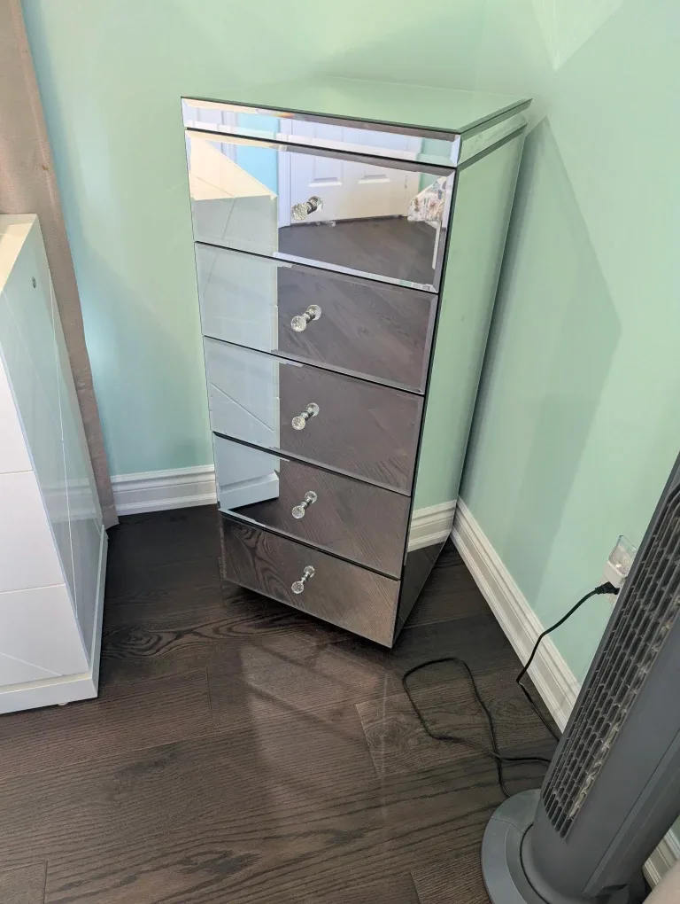 Mirrored 5-Drawer Chest image indicator(2)