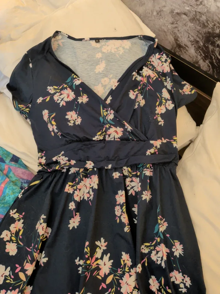 Assorted Women's Clothing image indicator(4)