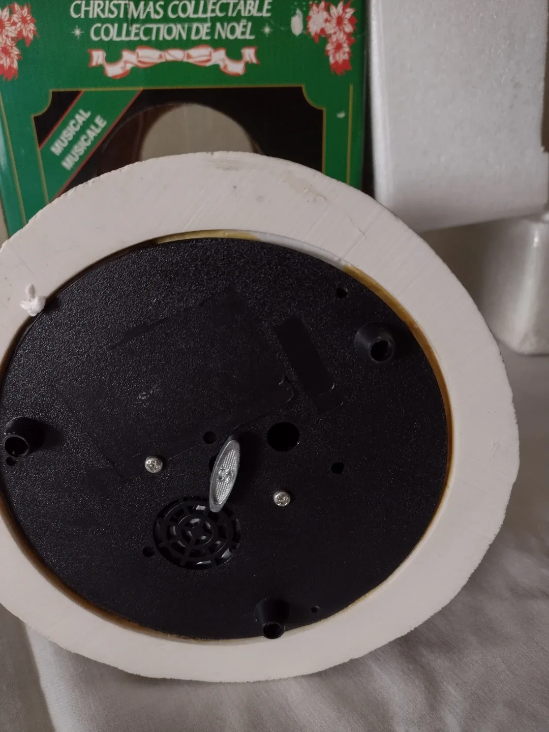 Christmas Collectable Musical Snow Globe image indicator(2)