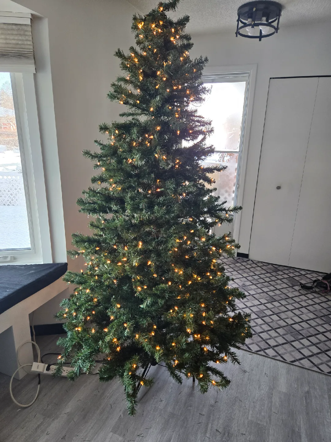 Pre-lit Artificial Christmas Tree image indicator(2)