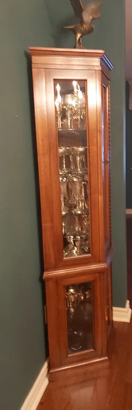 Curio cabinet,  lamps, China, silver, crystal image indicator(2)