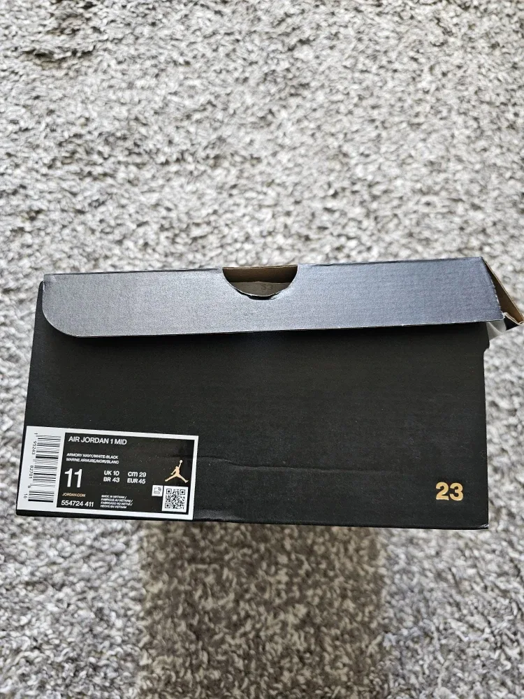 Air Jordan 1 Mid Armory Navy White Black Size 11 image indicator(4)