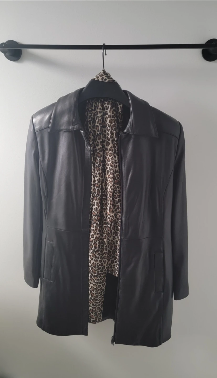 Authentic Danier leather jacket women's size xs fits like medium