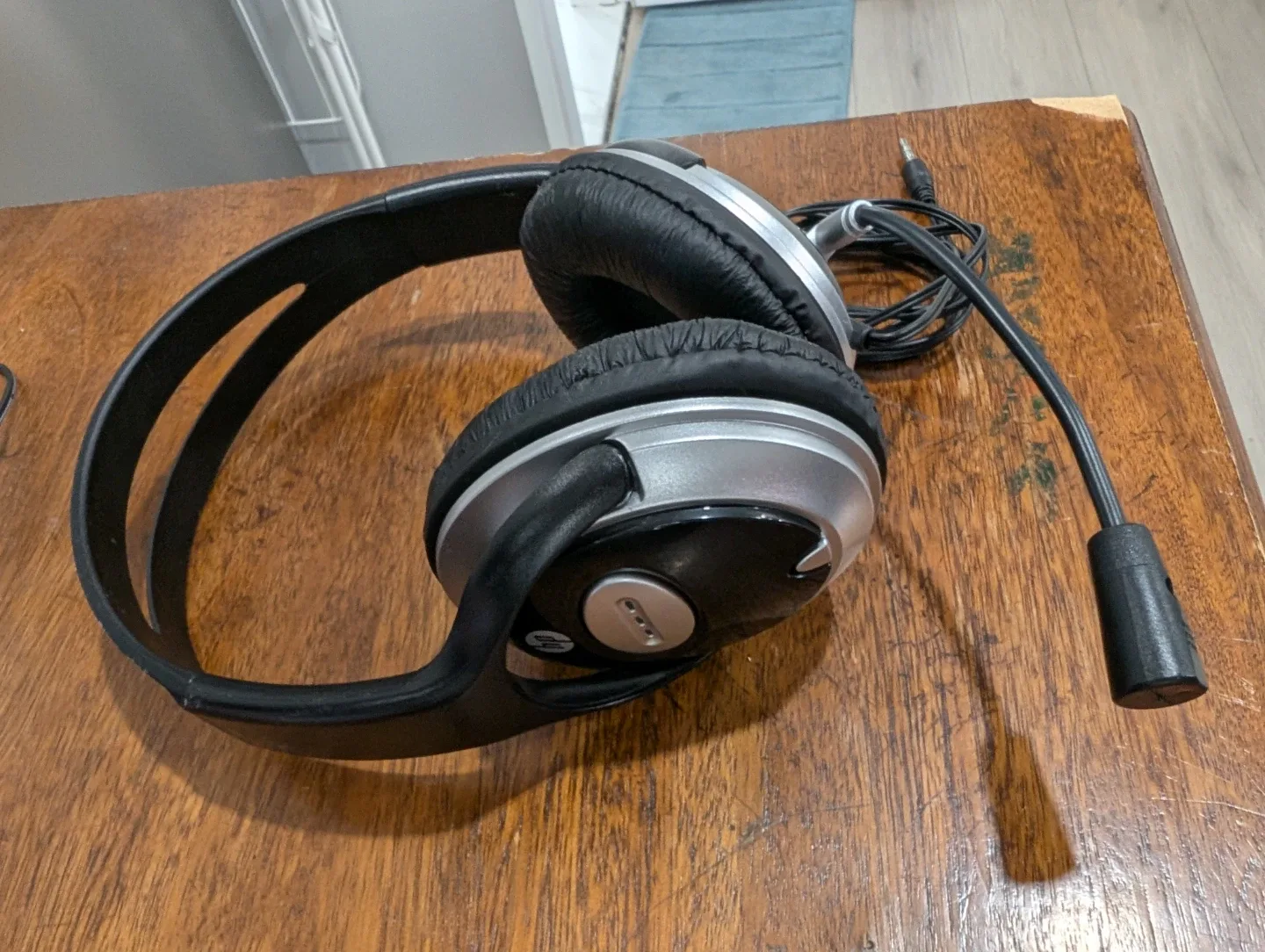 HP Headset with Microphone image indicator(4)