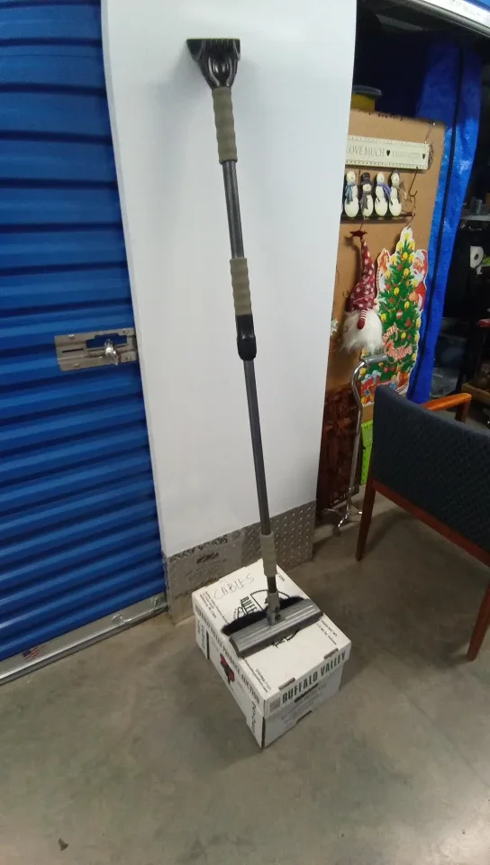 40"-58" extendable Snow Brush/Squeegee/Snow Scraper image indicator(6)