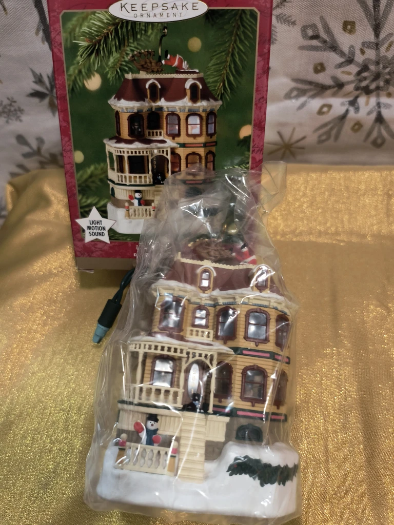 Hallmark Keepsake Ornament - Up on the Housetop - photo 3