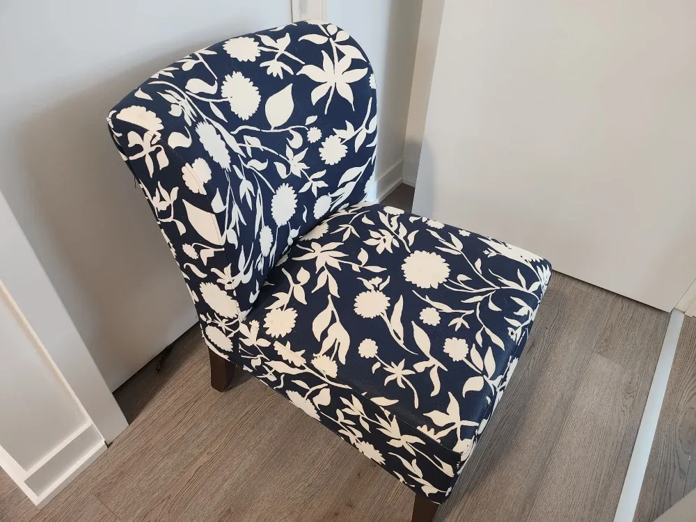 Floral Accent Chair - Navy and White image indicator(2)