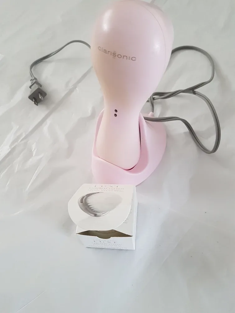 Clarisonic Luxe Facial Brush with Cashmere Head image indicator(2)