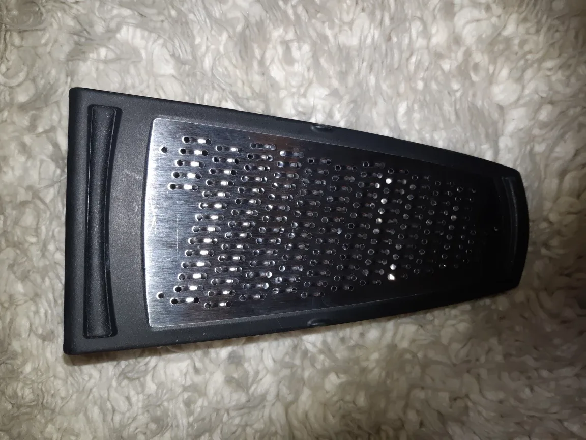 Black Handheld Grater with Container image indicator(2)