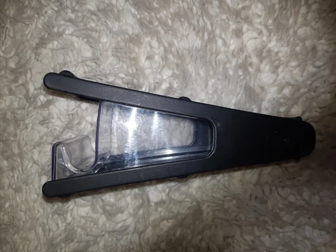 Black Handheld Grater with Container image indicator(4)