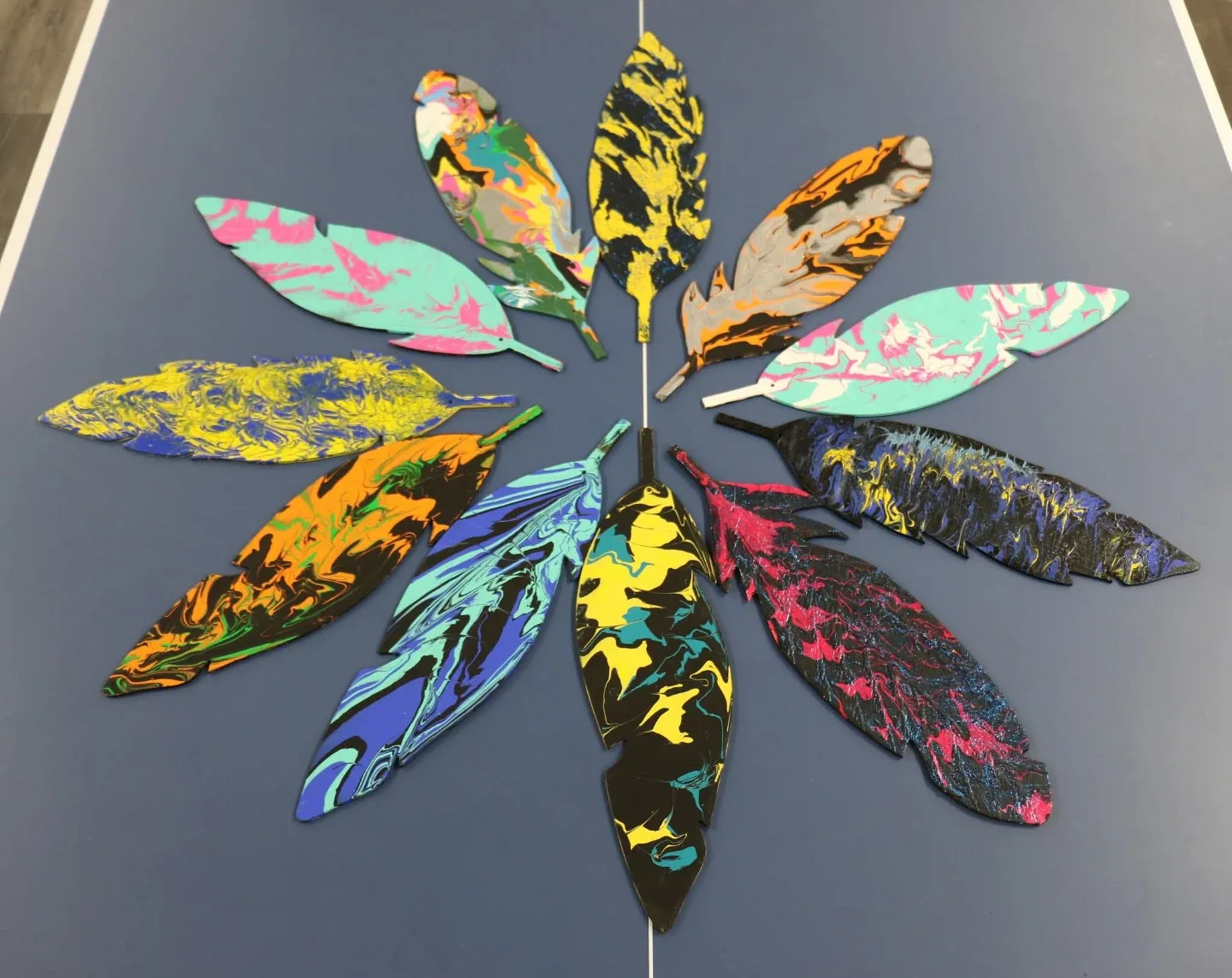 Hand-Painted wooden Feathers image indicator(3)