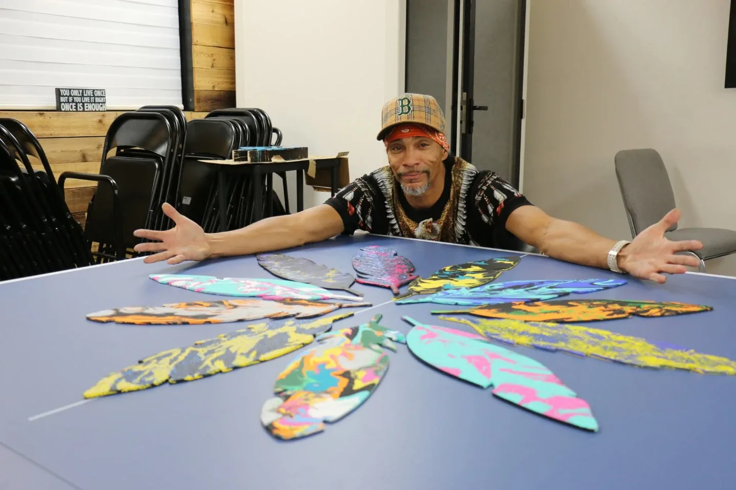 Hand-Painted wooden Feathers image indicator(2)