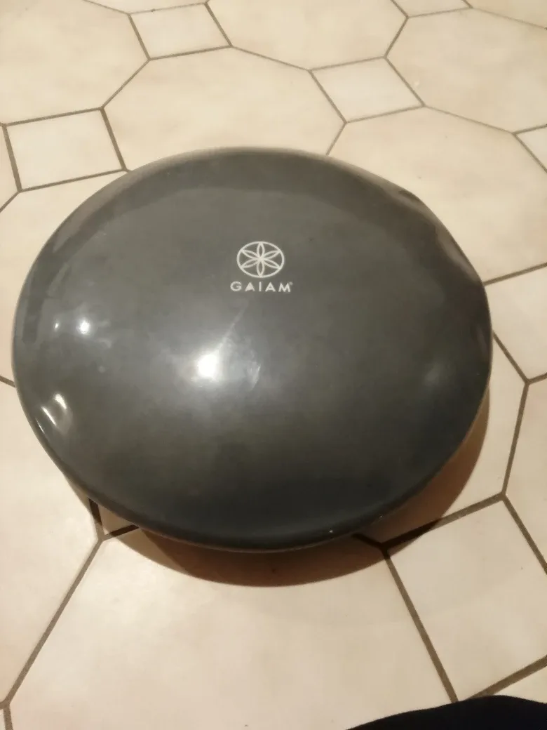 Gaiam Balance Disc - Stability Cushion image indicator(2)
