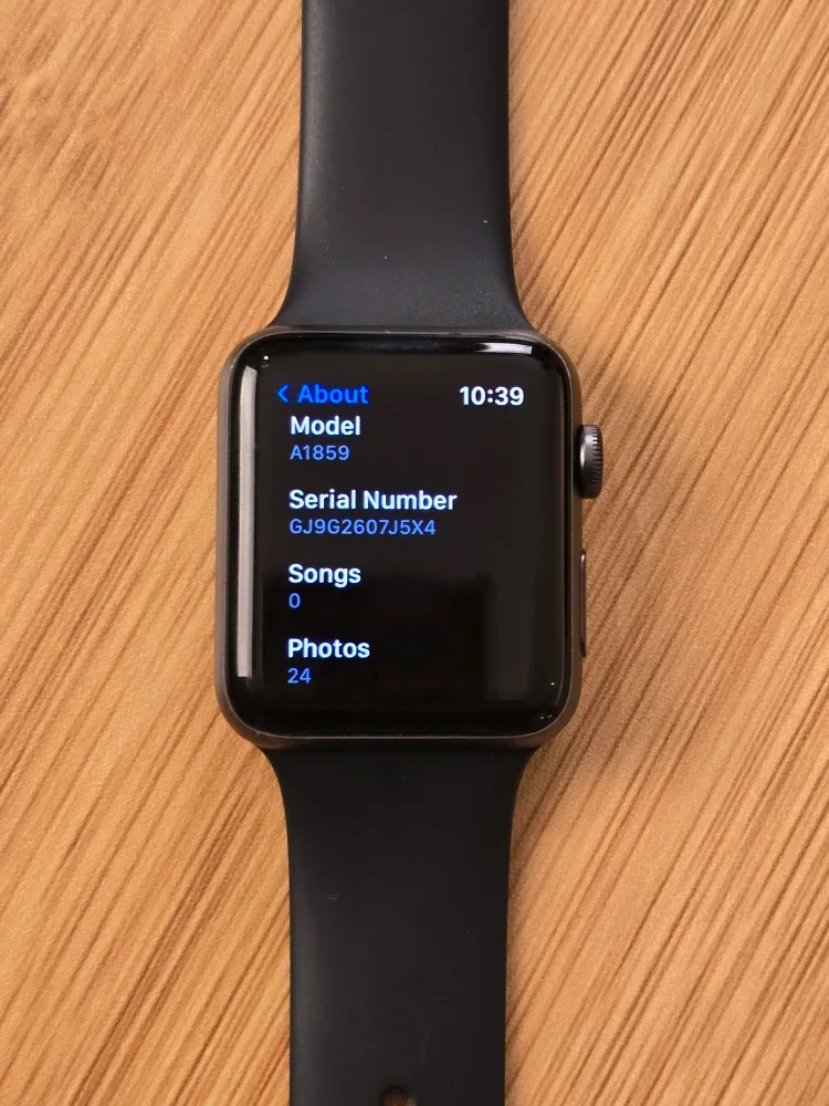 Apple Watch Series 3, 42mm - 94% Battery Health image indicator(2)