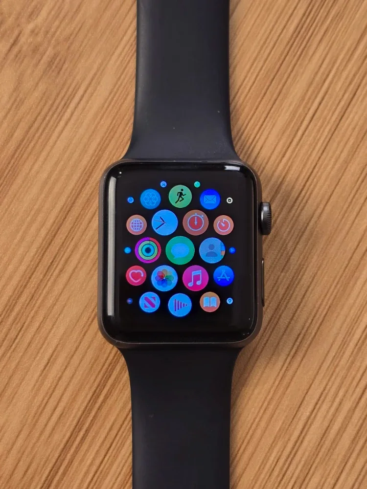 Apple Watch Series 3, 42mm - 94% Battery Health image indicator(3)