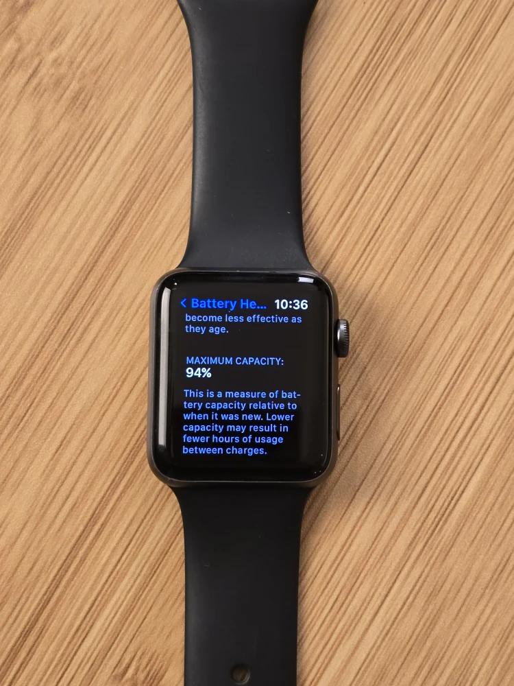 Apple Watch Series 3, 42mm - 94% Battery Health