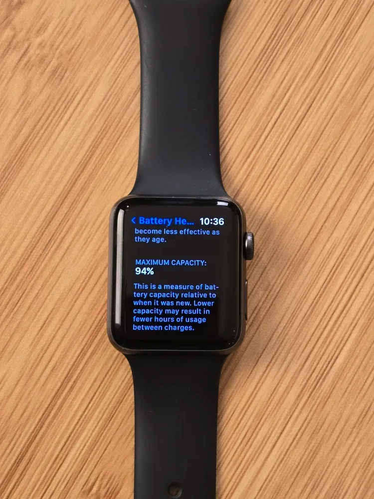 Apple Watch Series 3, 42mm - 94% Battery Health