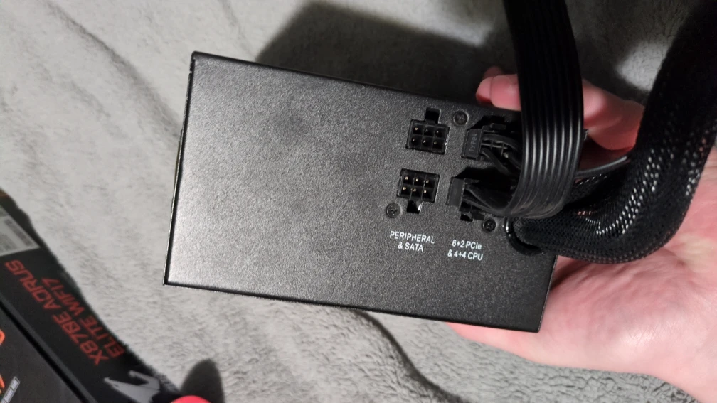 corsair CX550M semi modular desktop power supply - photo 2