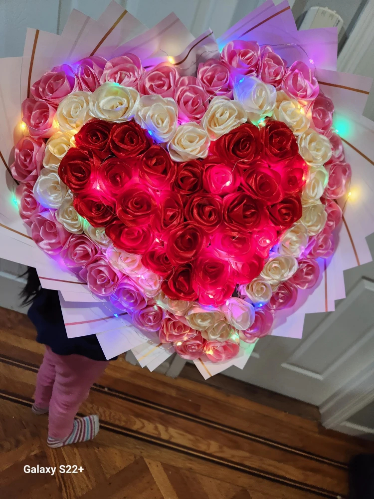 Rose Bouquet with Heart Center ramo de rosas eternas