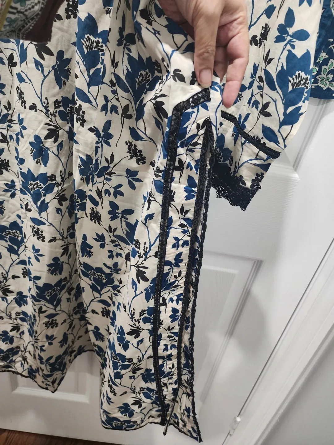 New J.  lawn  2pc  Kurta shirt  with dupatta size XXL image indicator(4)