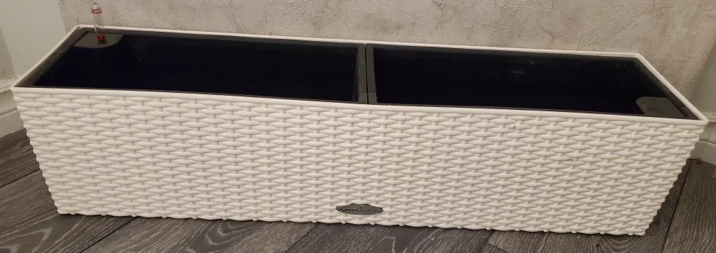 Lechuza indoor / outdoor self watering planter and outdoor deco