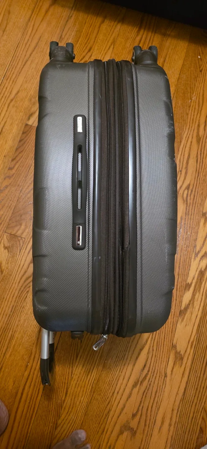 Samsonite Carry-On Suitcase image indicator(2)