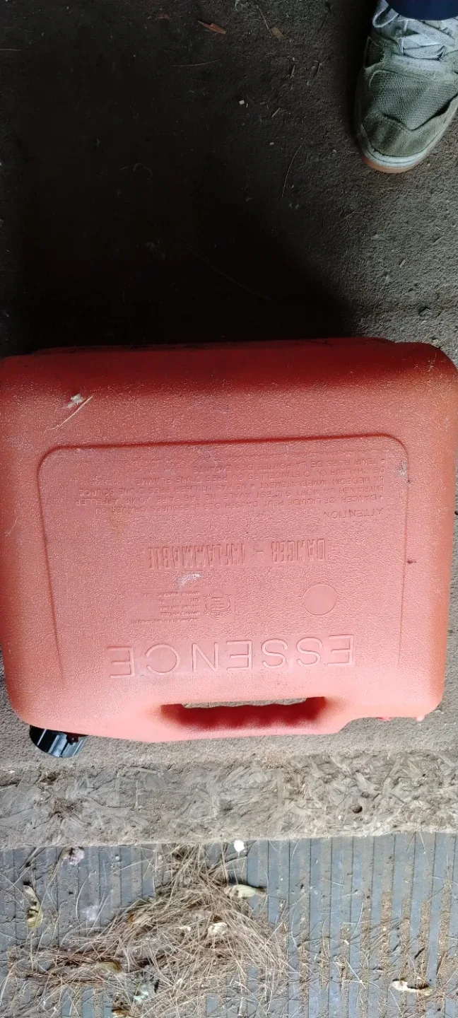 Red 1 Gallon Gas Can image indicator(4)