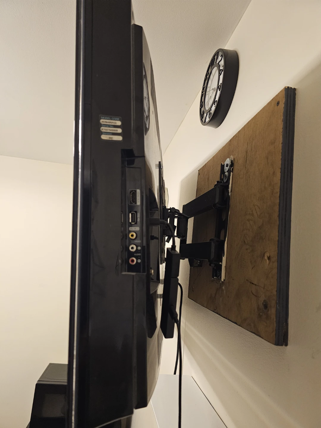 Samsung TV with mount - photo 2