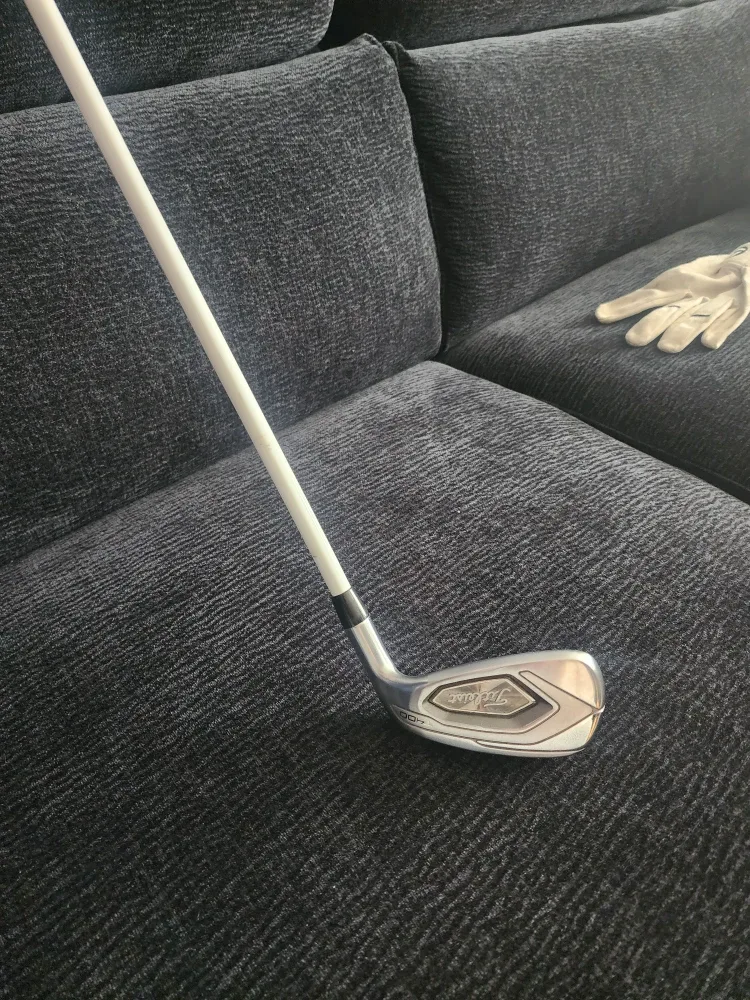 Titleist T-400 Iron - Right Handed image indicator(3)