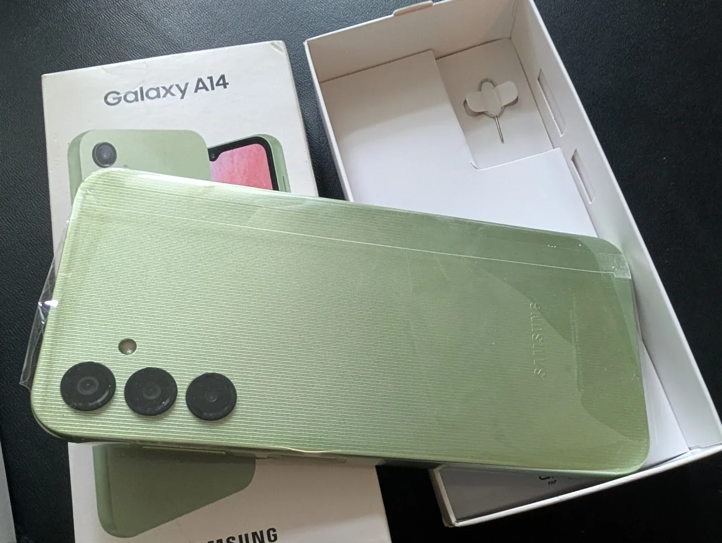 Samsung Galaxy A14 Light Green - BRAND NEW image indicator(5)