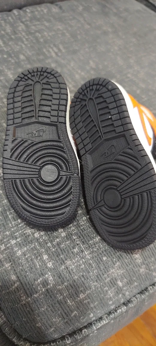 Nike Air Jordan 1 Toddler Shoes - Size 5.5 image indicator(2)