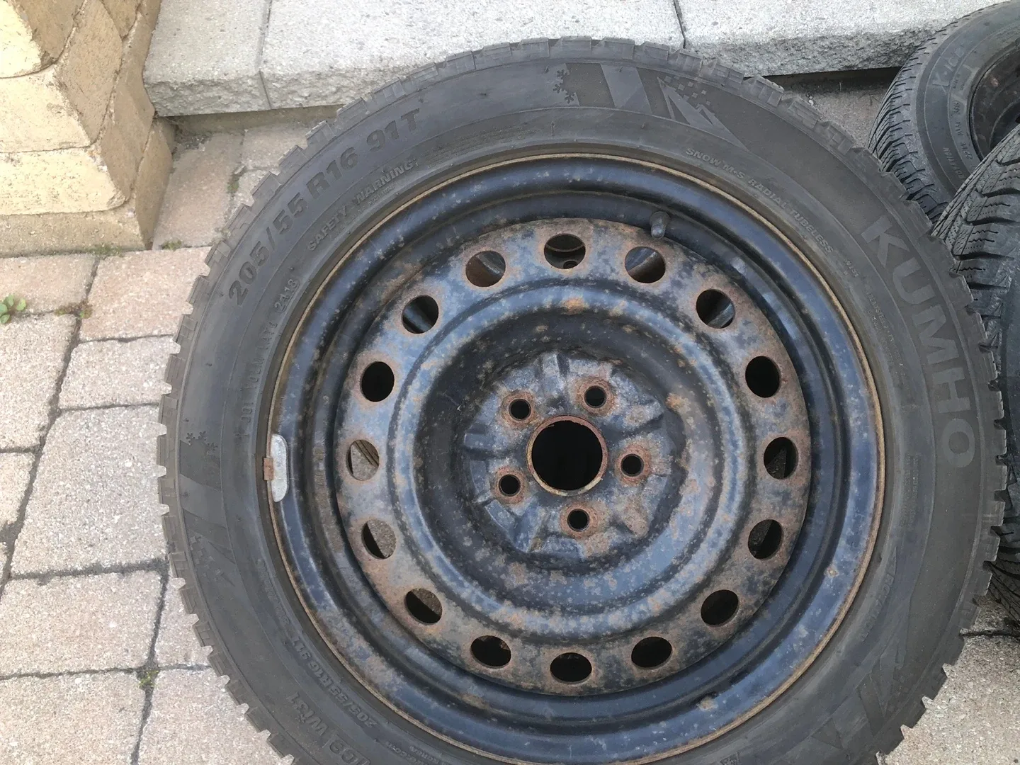 Set of 4 Winter Tires 205/55R16 image indicator(3)