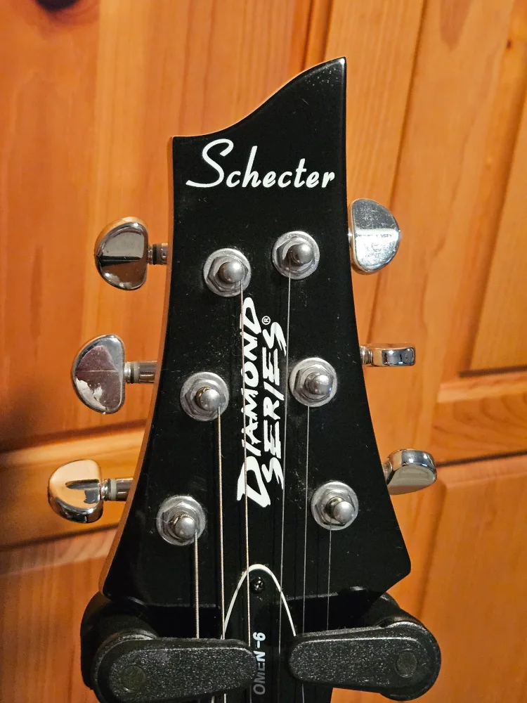 SCHECTER Omen 6 VOX Guitar & Valvetronix Amp & Stand image indicator(8)