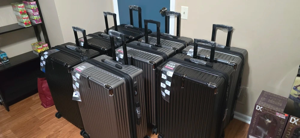 Like New Suitcase Luggage with Spinner Wheels, only used once