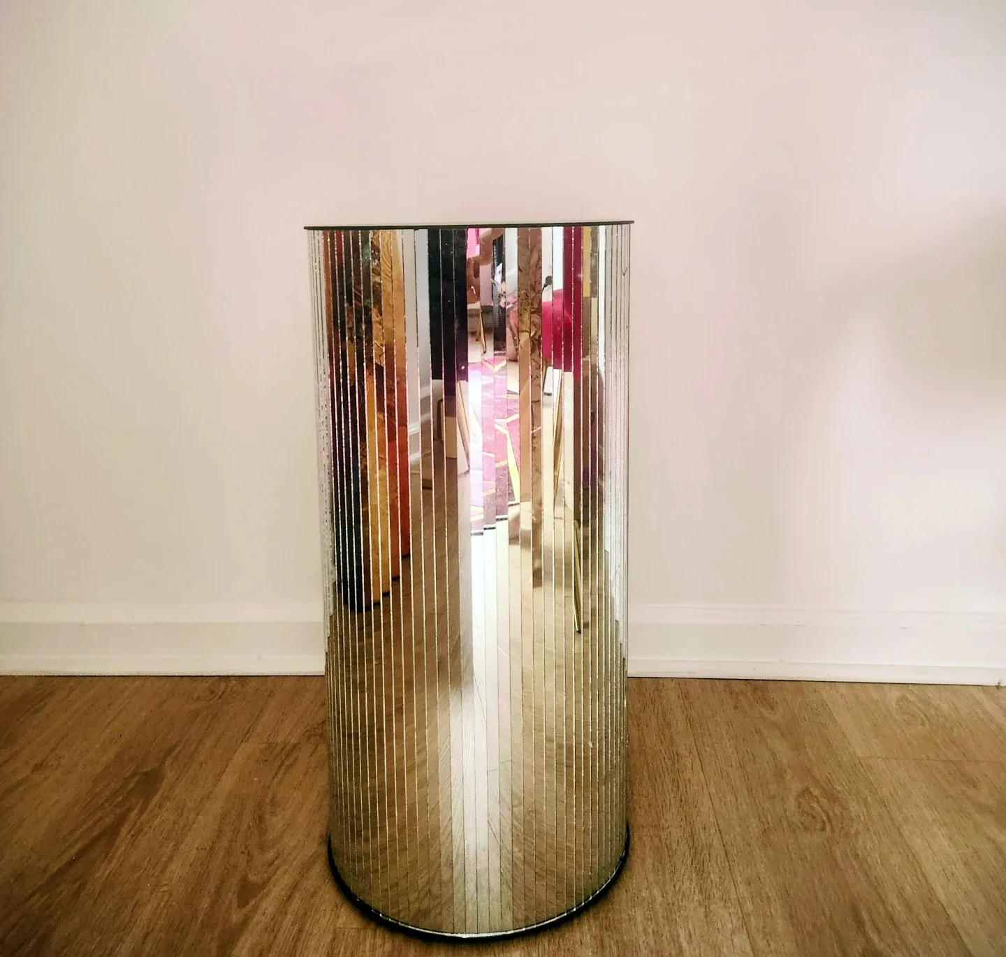 Luxury Mirrored Round Accent Table/Pedestal image indicator(2)