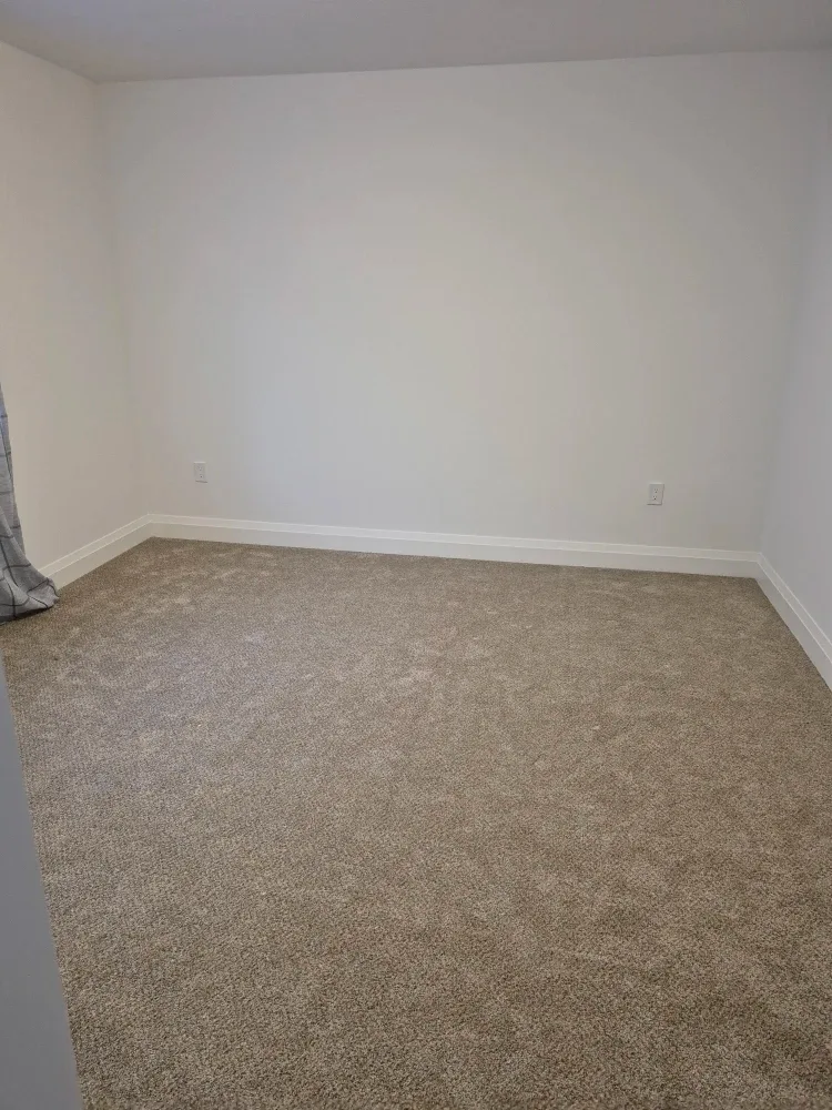 large bright bedroom for rent image indicator(2)