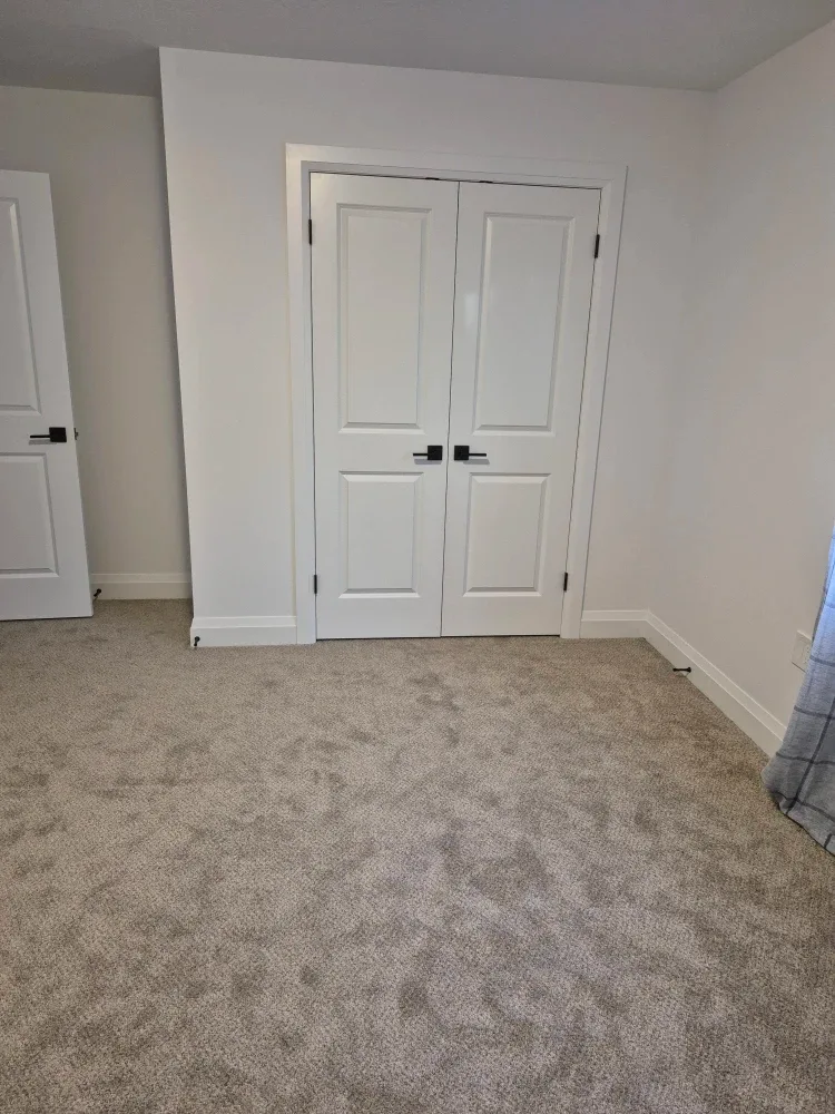 large bright bedroom for rent image indicator(3)