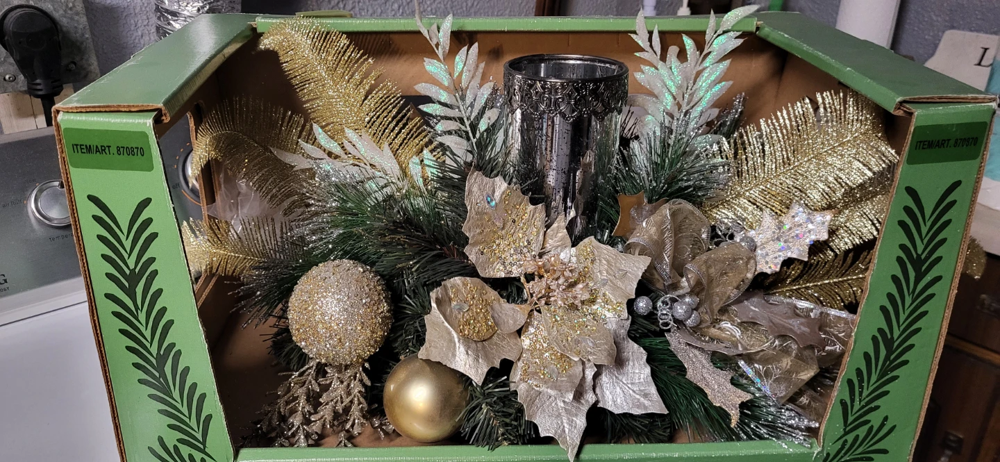 Holiday Centrepiece with Candle Holder
