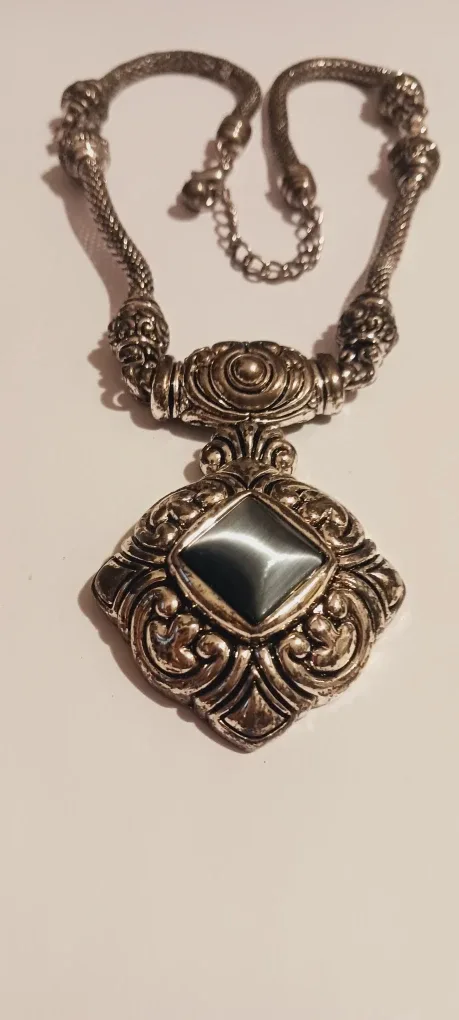 Gorgeous Statement Necklace image indicator(3)