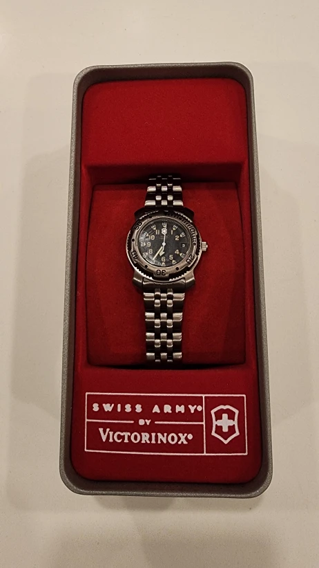 Vintage Victorinox Swiss Army Women’s Watch – NEW Old Stock