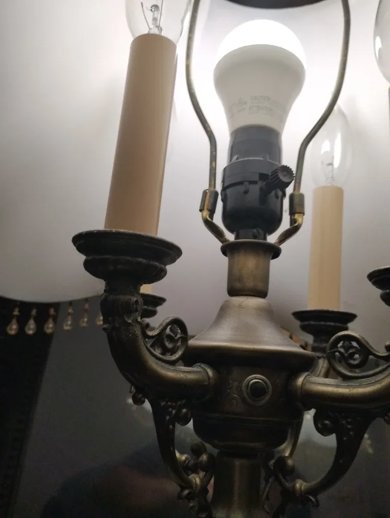 Vintage Style Table Lamp with Beaded Shade image indicator(2)