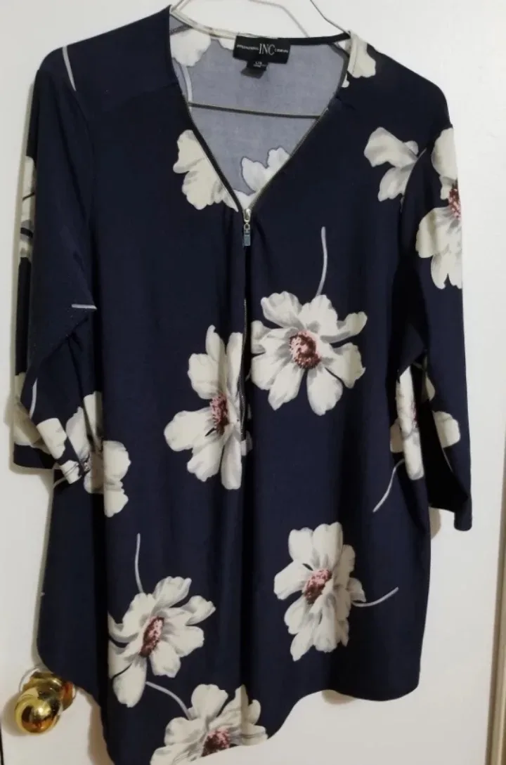 INC International Concepts Floral Top - Size L/G