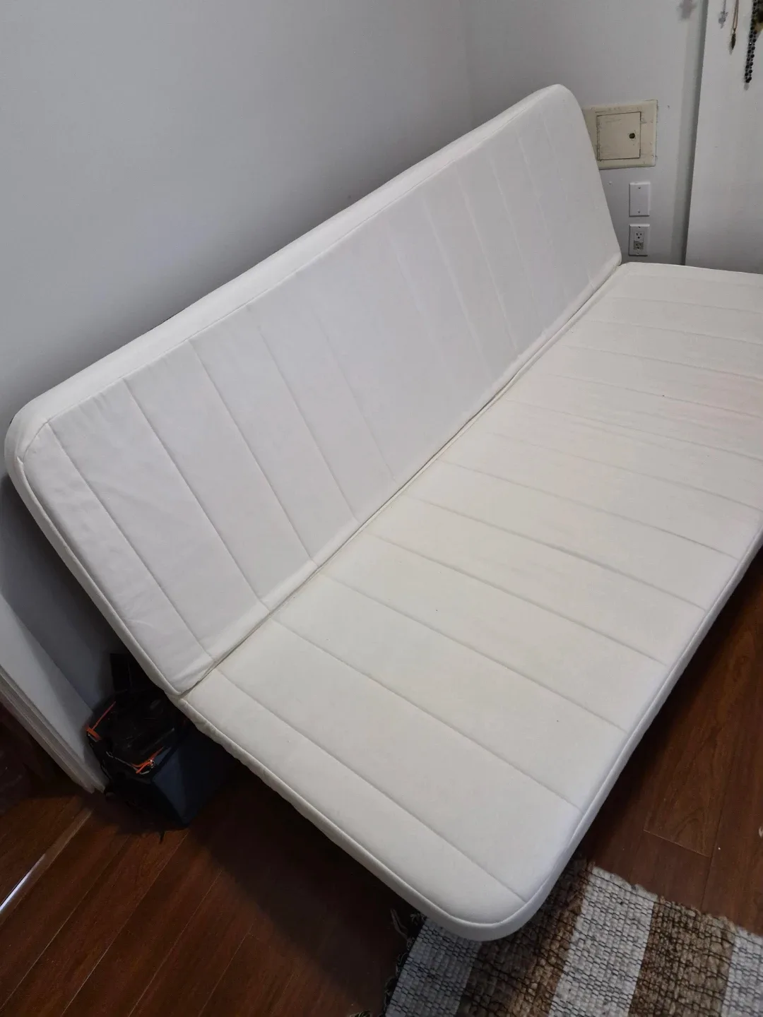 Yellow couch image indicator(5)