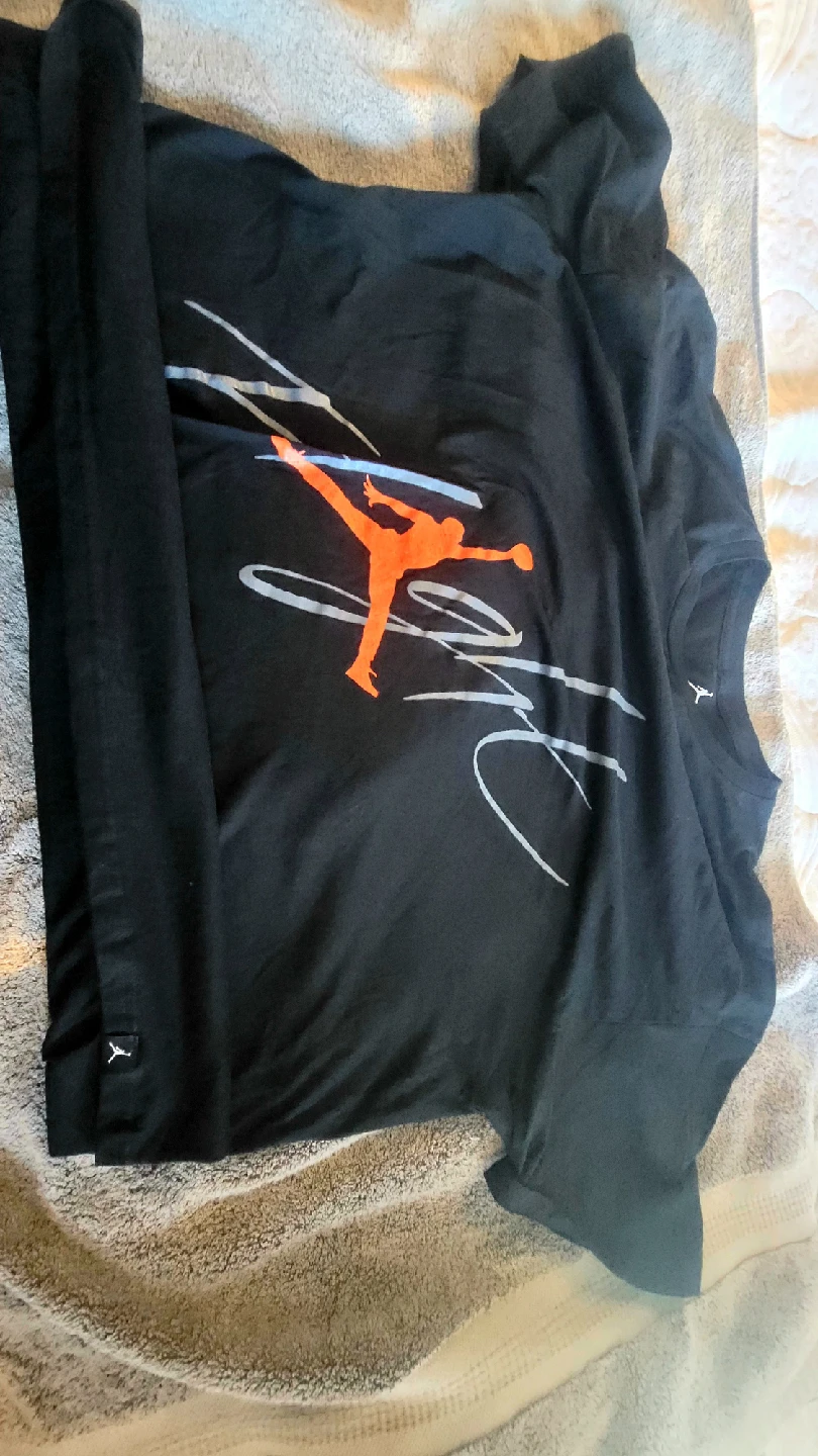 Jordan Flight T-Shirt XXL & Red Jordan Beanie - photo 2