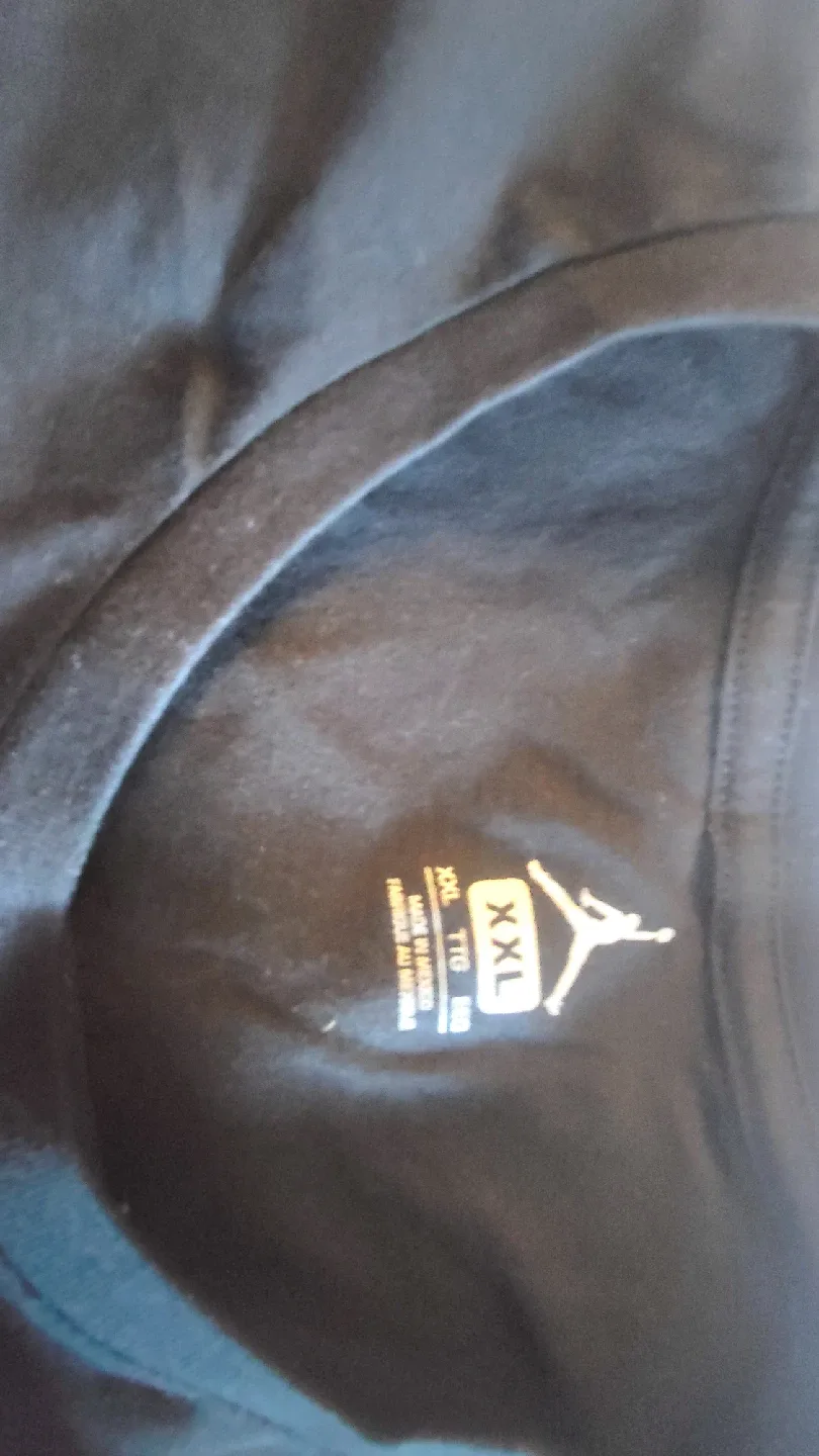 Jordan Flight T-Shirt XXL & Red Jordan Beanie image indicator(3)