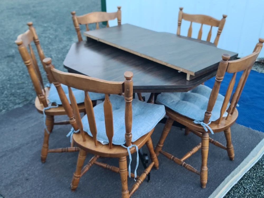 Dining Table And Set Of 5 Chairs - photo 2
